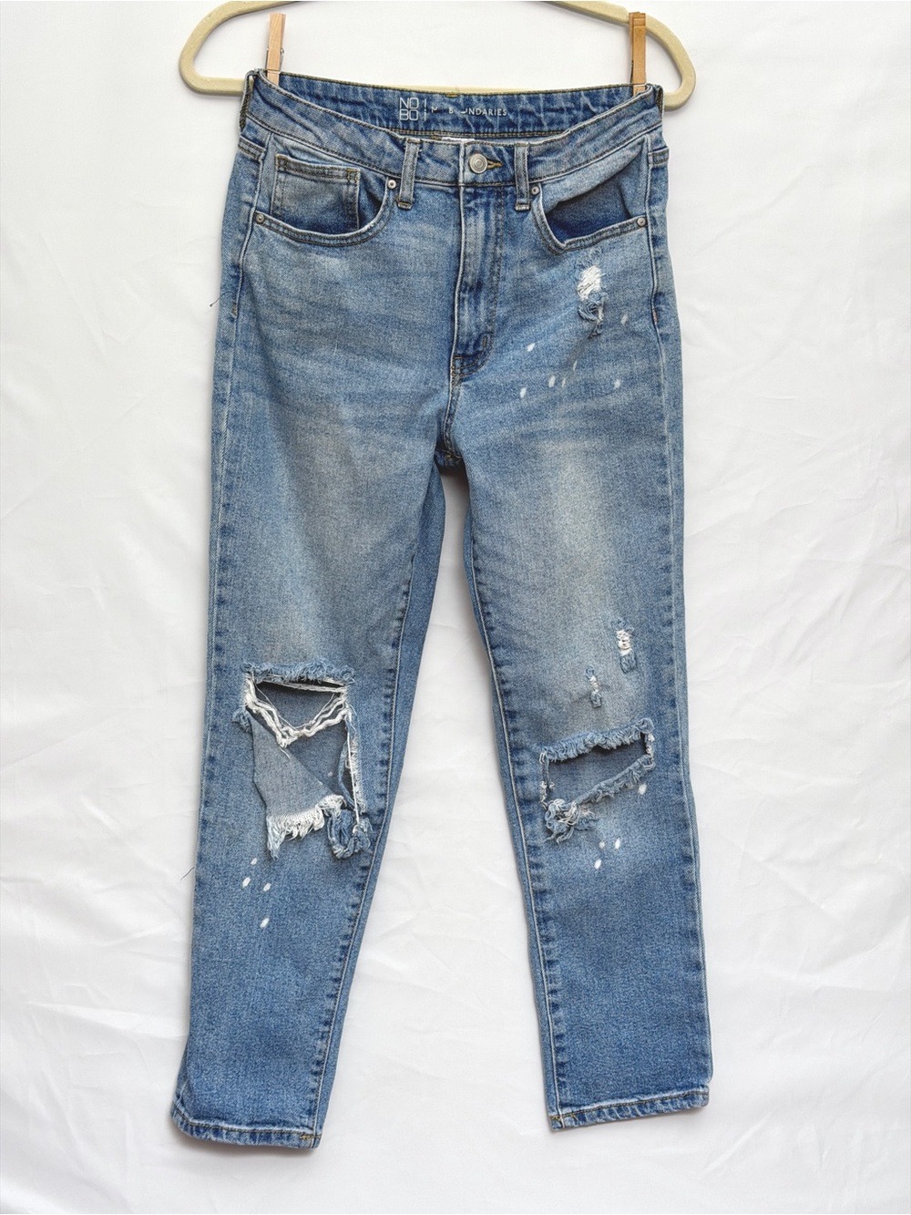 No Boundaries Women's Light Blue Distressed Straight Leg Jeans